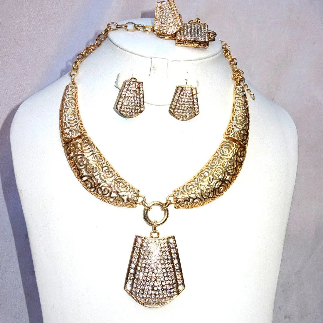 Beautiful Twisted Gold plated Costume Jewellery Party Wedding Bridal Set