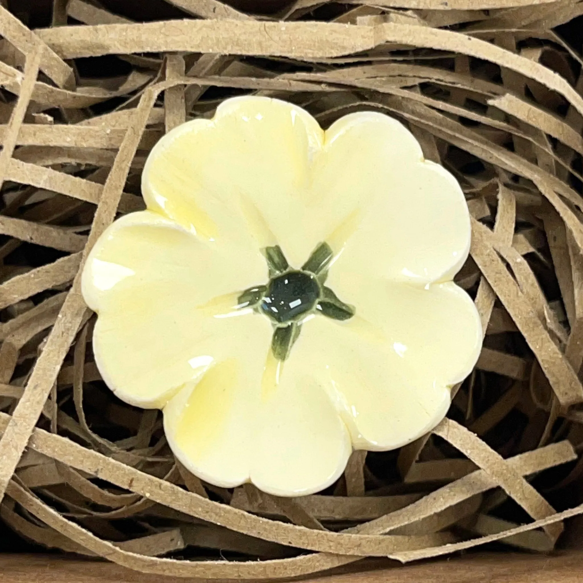 Ceramic flower brooch - primrose