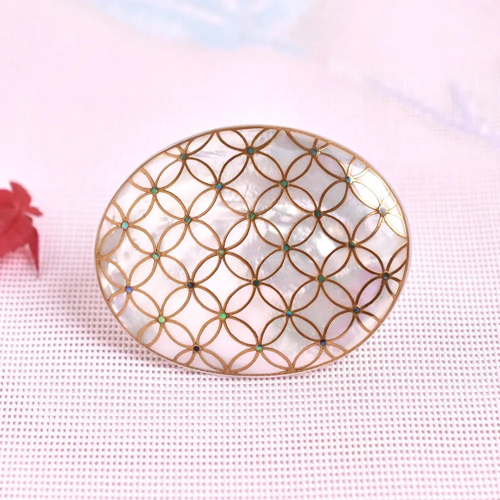 Maki-e Urushi Lacquer Brooch - White South Sea Pearl Shell / Shippo (Interlocking Circles Pattern) -, Traditional Japanese Urushi Lacquer Jewelry