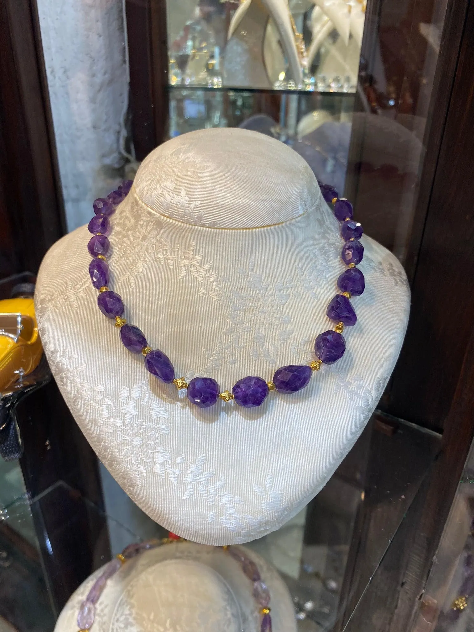 Necklace in 18k Gold with Amethyst (DV PE-47)