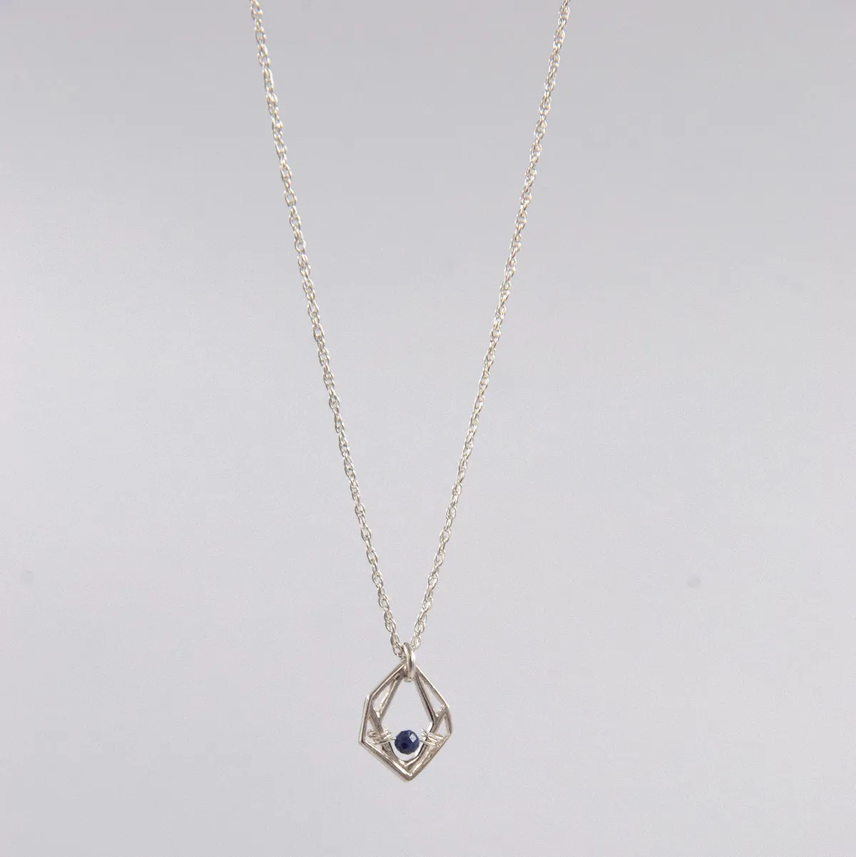 New Deco - mini geo necklace - silver & sapphire