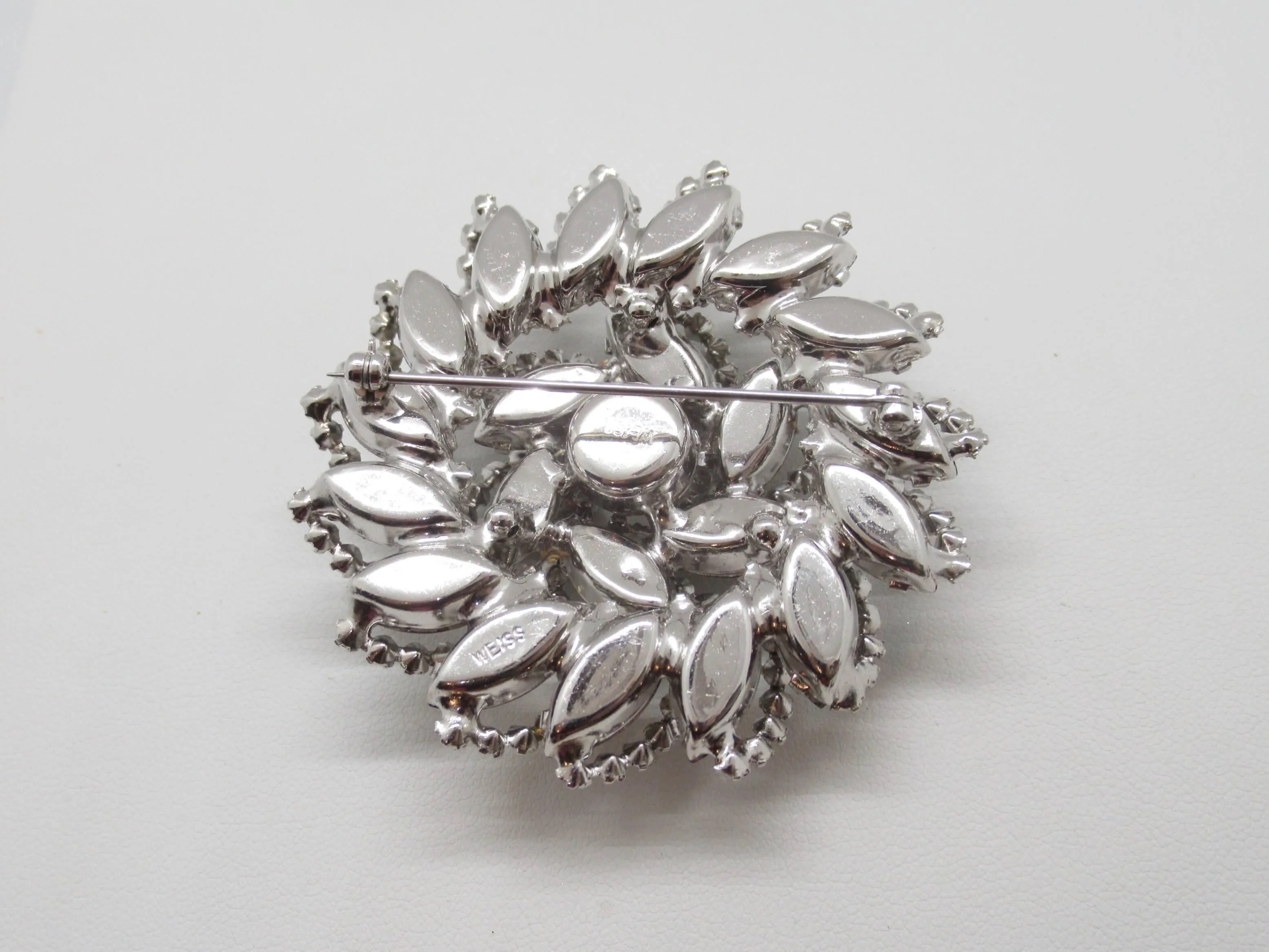 Outstanding Vintage Weiss Gray Swirl Brooch