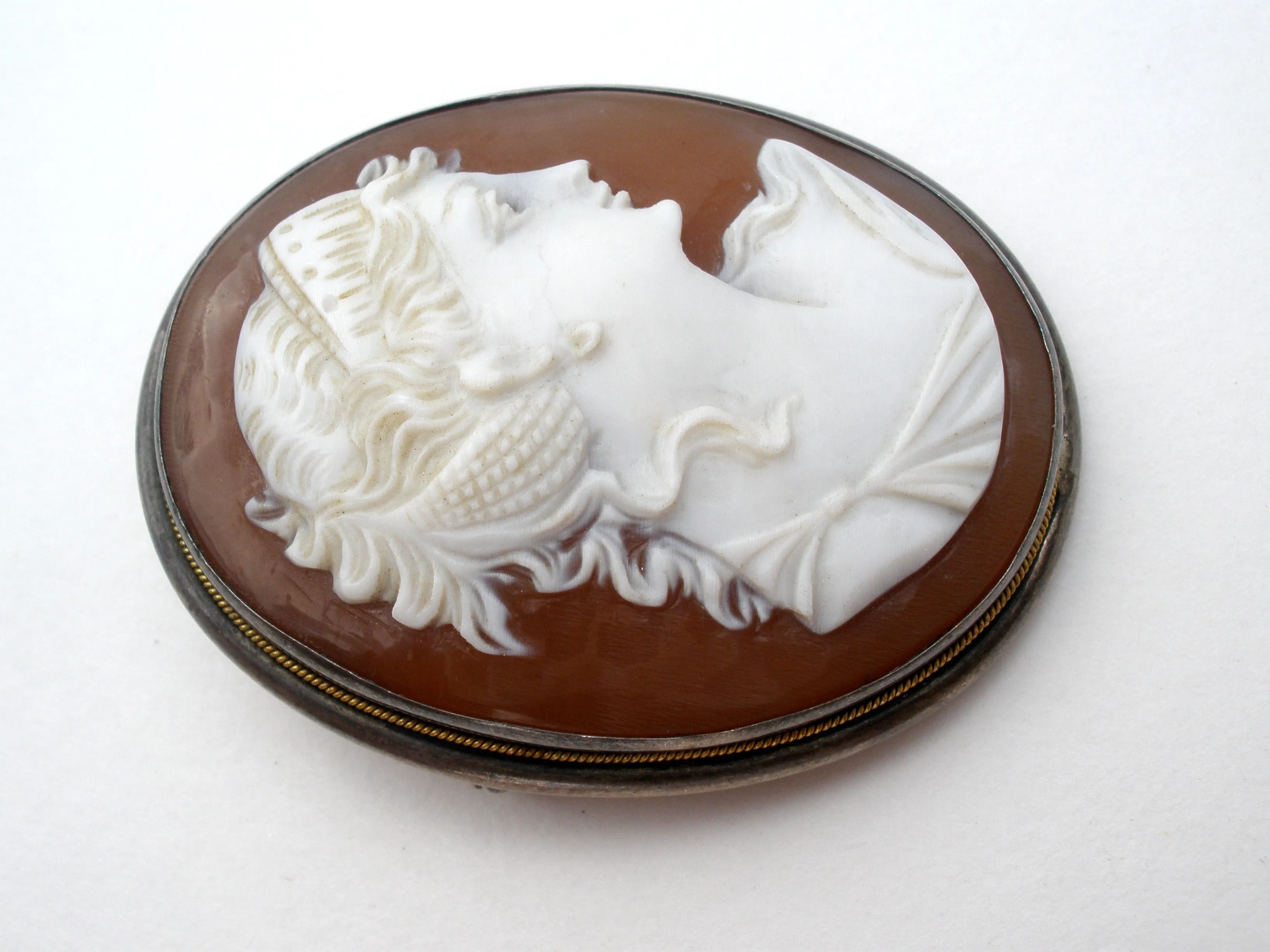 Victorian Hand Carved Cameo Pendant Brooch